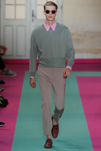 Look 25